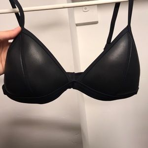 Triangl bikini black top